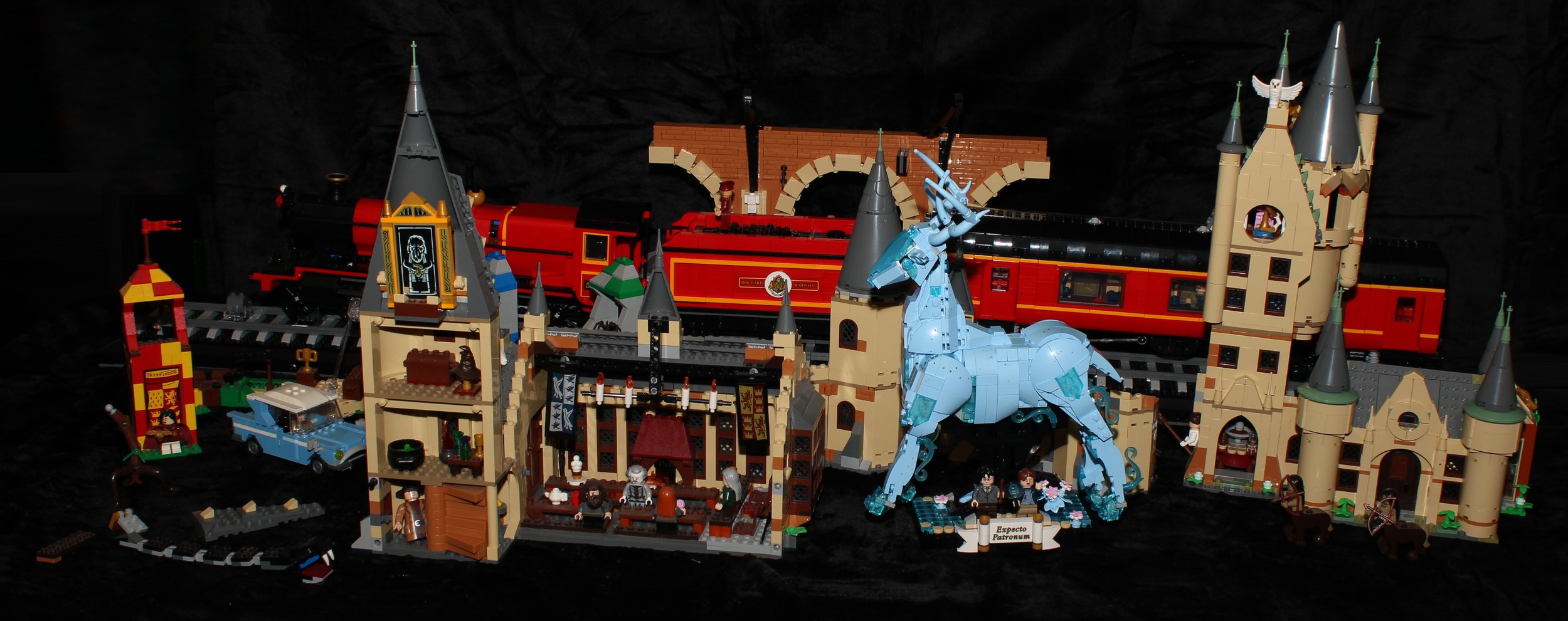 Lego - Harry Potter, 75954 Hogwarts Great Hall, 37cm high, 30cm wide, 18cm deep, unboxed; 76405 Hogwarts Express Collectors' Edition, 118cm long, 20cm wide, 26cm high, unboxed; 76414 Expecto Patronum, 29cm high, 22cm long, 11cm wide, unboxed (3)  (75954) Retired product. Previously £89.99RRP.  (76405) £429.99RRP.  (76414) £62.99RRP.  This lot is part of a collection from a deceased estate. All models were constructed and remained constructed in the home and as such we do not have boxes or instruction manuals and the models are therefore sold as seen.