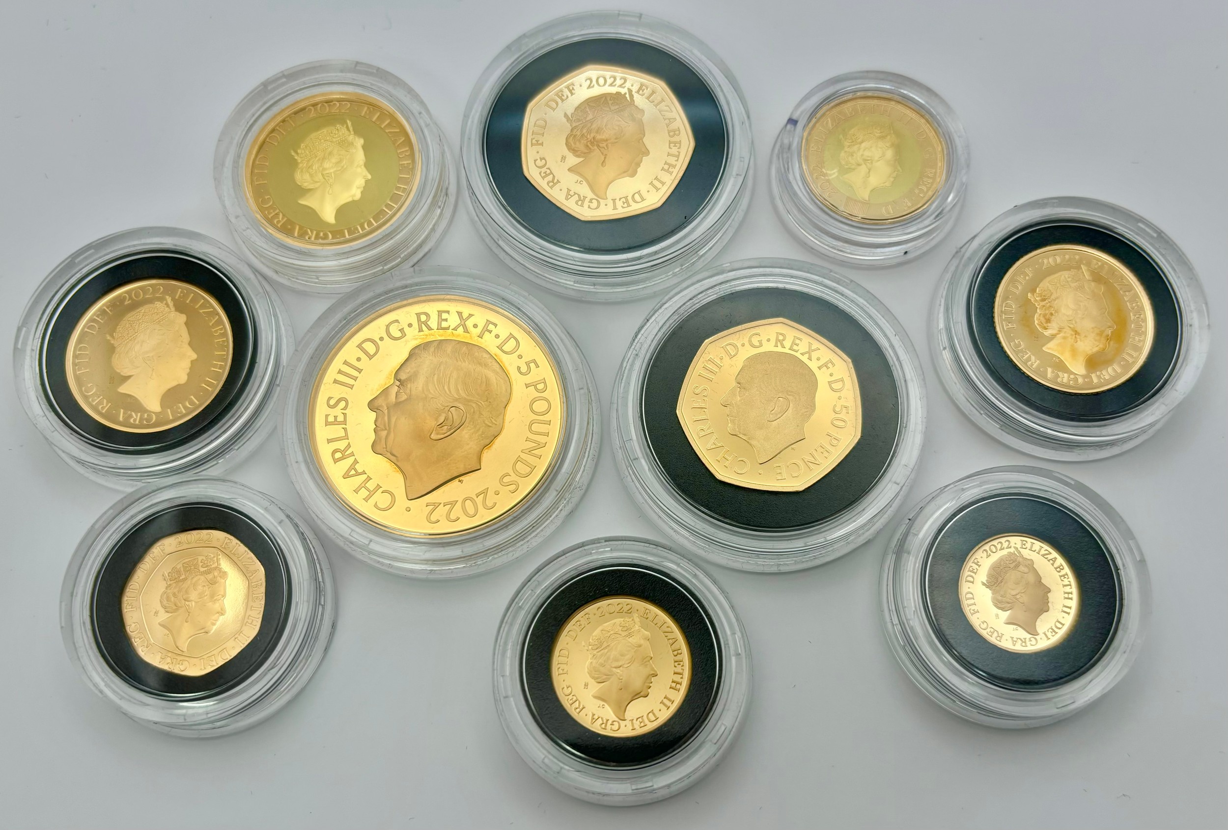 Gold proof coins - The Royal Mint, 22ct gold Her Majesty Queen Elizabeth II UK Memorial Coin Set, comprising £5 coin, 39.94g, 50p coin, 15.5g, £2 coin, 15.98g, £1 coin, 17.72g, 50p coin, 15.50g, 20p coin, 9.75g, 10p coin, 12.66g, 5p coin, 6.33g, 2p coin, 13.96, 1p coin, 6.98g, limited edition 24/200, 2022, lined case and cardboard box