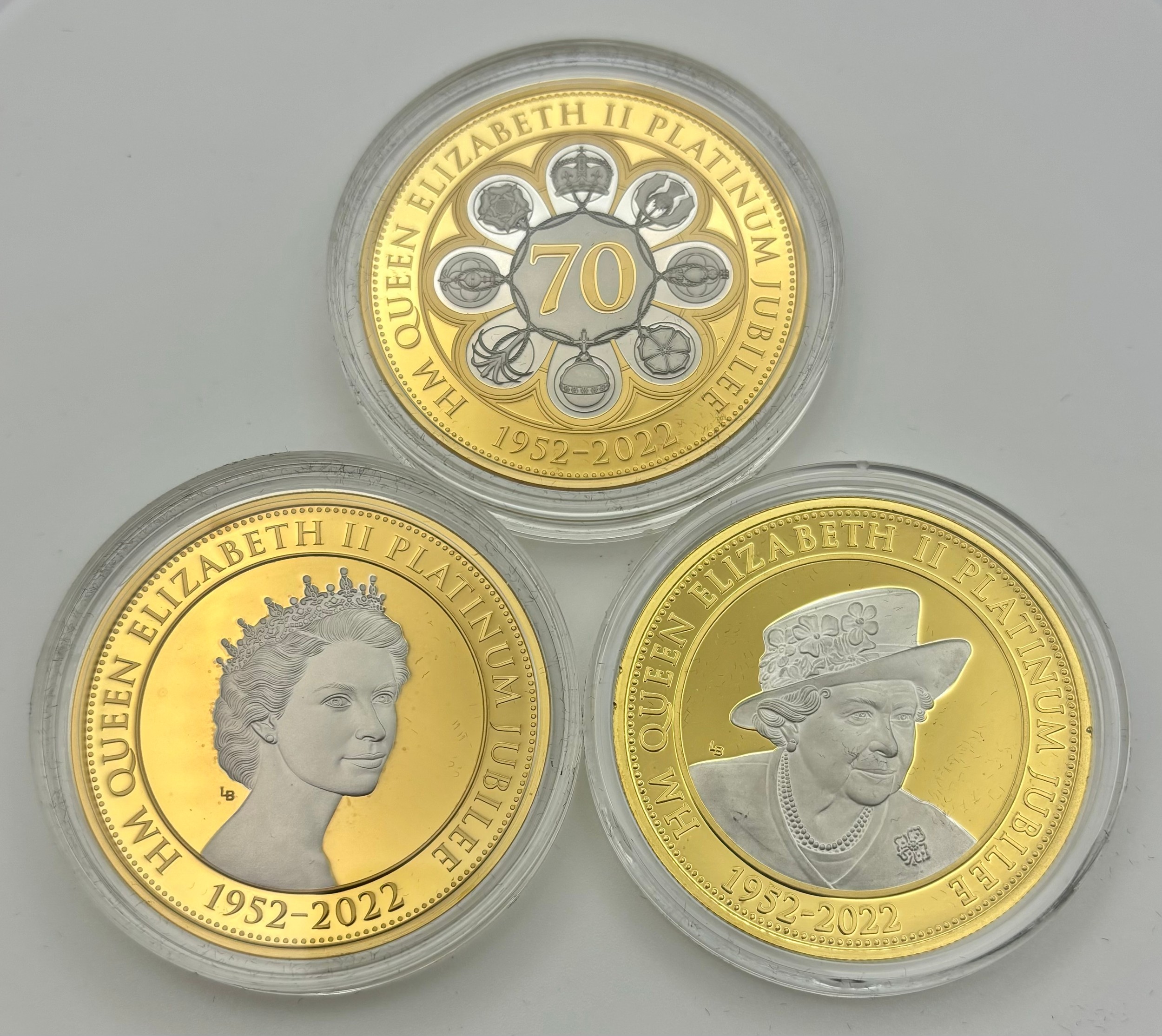 Gold proof coins - 24ct gold Her Majesty the Queen's Platinum Jubilee £5 coin set, comprising three five pound coins, each 31.1g, limited edition 7/15, lined case and cardboard sleeve