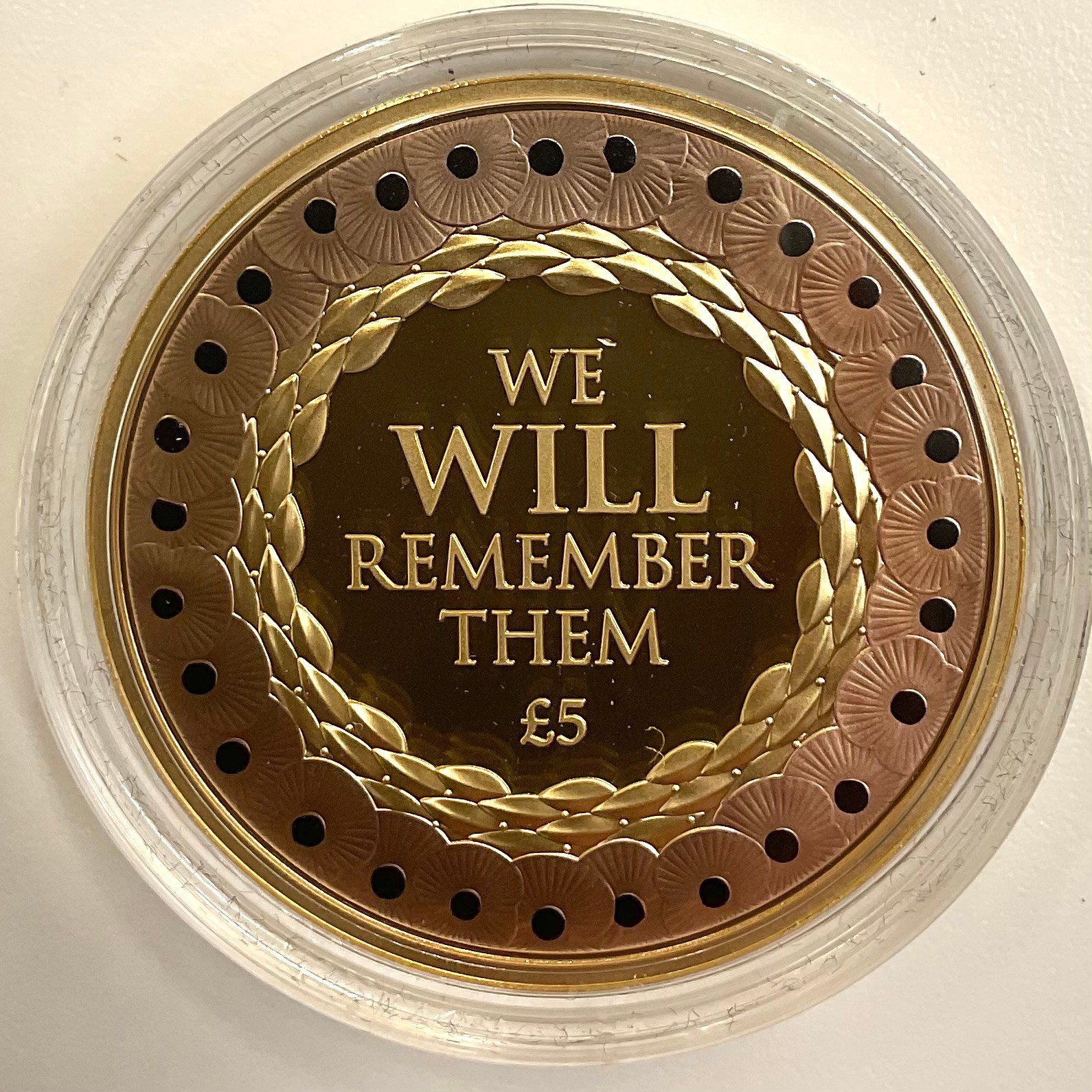 Gold proof coins - 24ct gold Remember With Us £5 poppy coin, 31.1g, limited edition 48/100, 2019, certificate of authenticity, lined case and cardboard sleeve