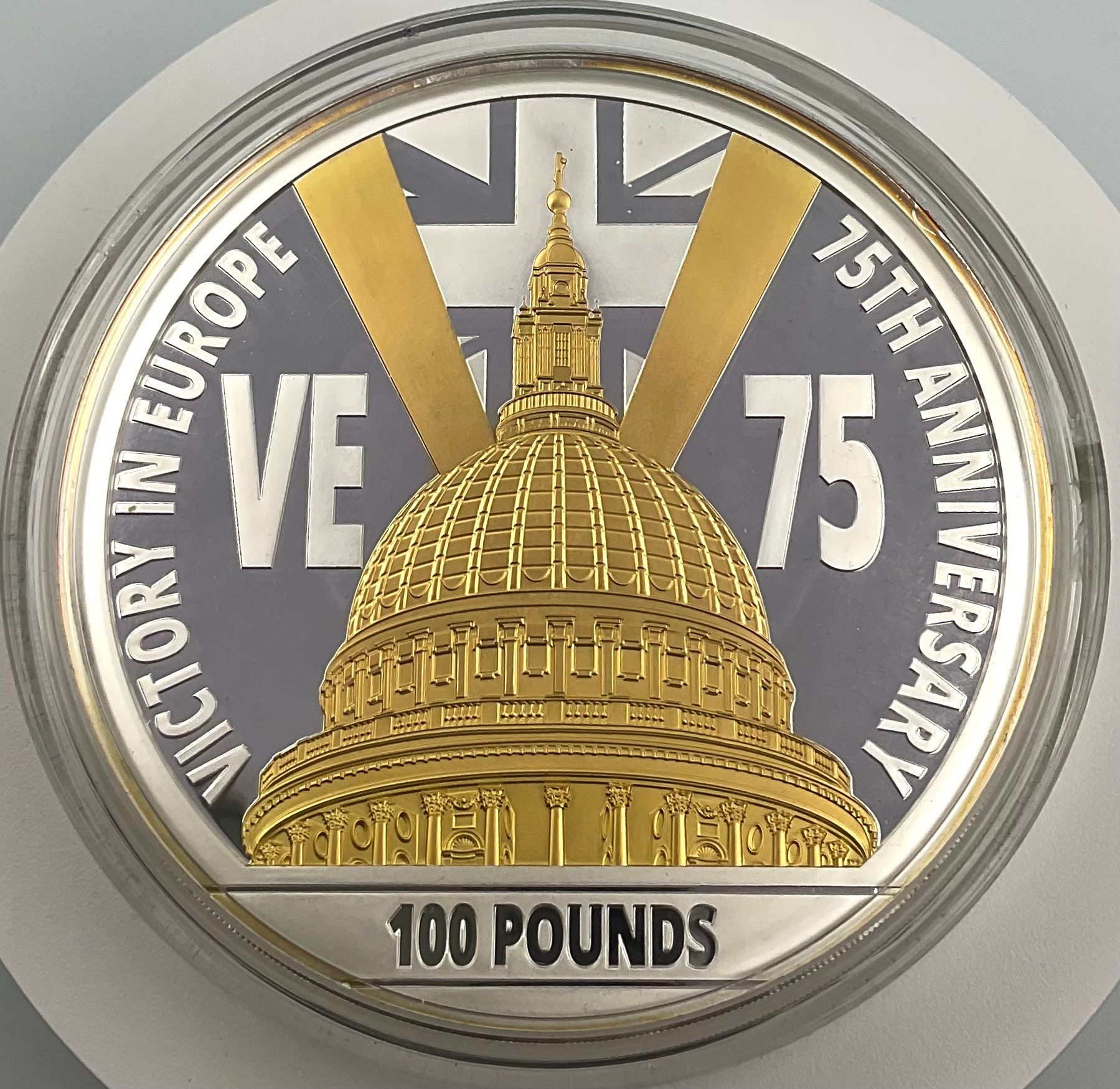 Silver proof coins - The 75th Anniversary of VE Day St Paul's 100 pound kilo coin, 1000g, 2020, limited edition 33/50, lined case and cardboard sleeve