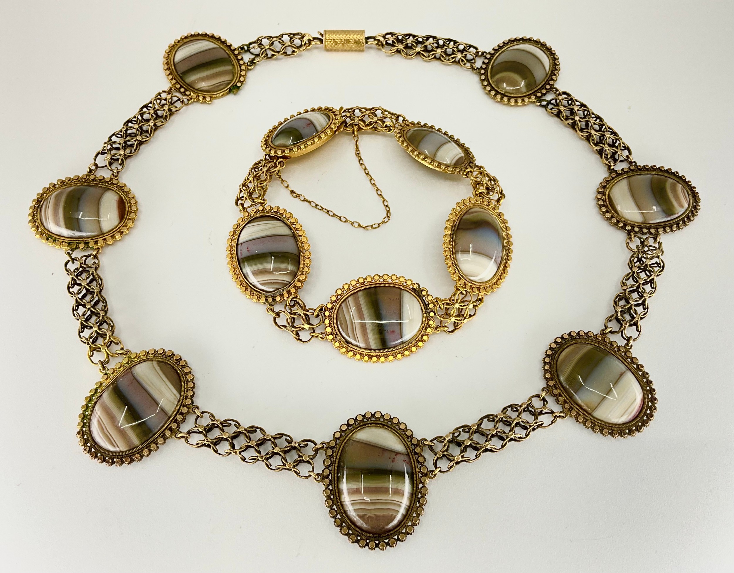 A Victorian pinchbeck banded agate necklace and bracelet suite