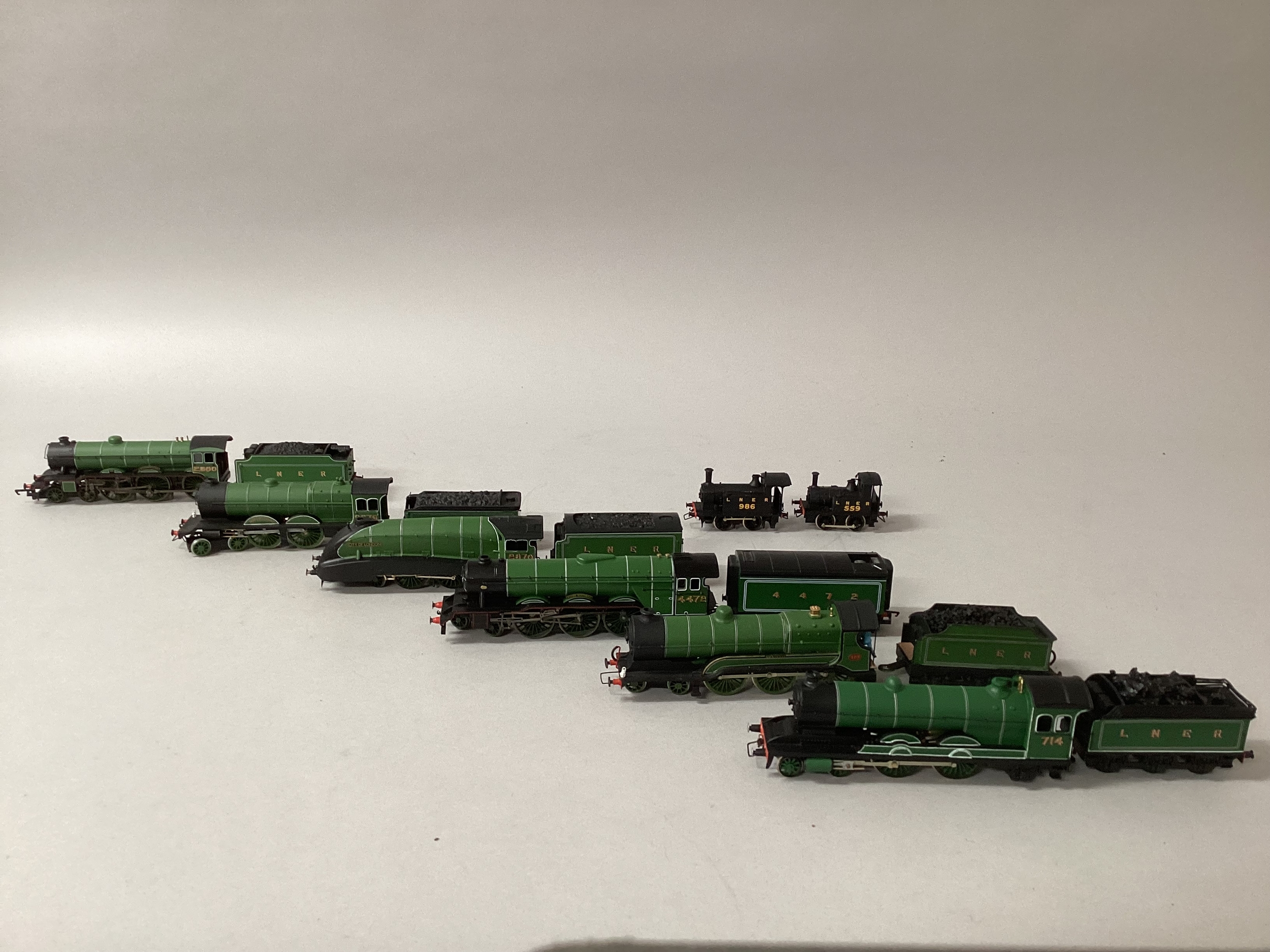 Hornby & other built Model Railway interest; to include a series of Loco and tender including; a 714 built pair, A sir Sam  Fay built  and tender, a Hornby flying Scotsman and 4472 tender , a City of London and Hornby tender, Midlothian Loco and tender and a Hornby Sandringham and tender all ok and a small built LNER 986 and 559 black pair os smaller locos. ( a quantity as shown)