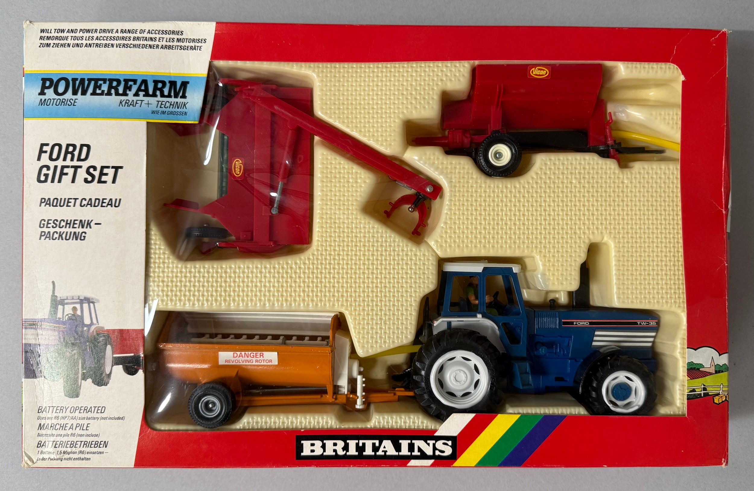 Britains Toys - 9390 Powerfarm Ford gift set, comprising TW35 powered tractor, vari spreader, rotary manure spreader and grass mower