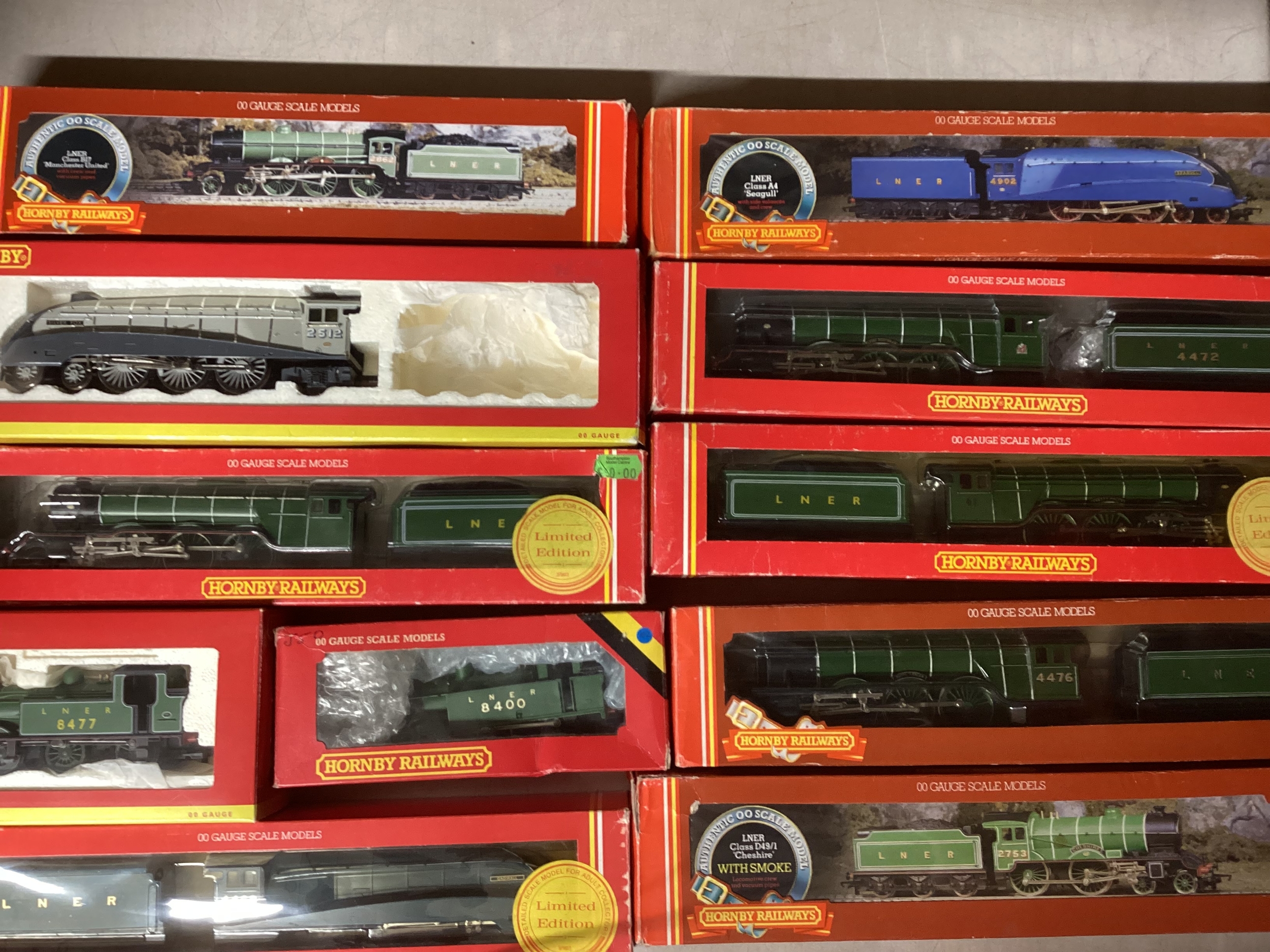 Hornby Model Railways ; to include  R053 Manchester Utd, R376 Gadwall, R2164B single loco R252 Loco, R375 Pretty Polly  x 2 , a R372 Seagull set, R074 Flying Scotsman , R378 Cheshire and a  silver fox( loco only) (11 boxes)