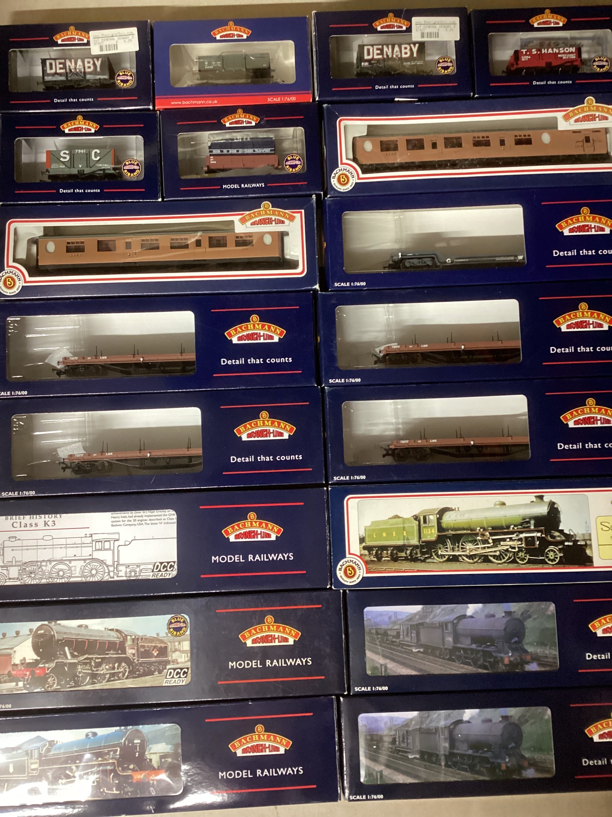 Bachmann model railway interest boxed ; includes 32-275 loco ,31-711 Sir William Gray LNER, 31-860 LNER, 31-700 green LNER green lined , 32-279 Doncaster green loco set ( please see side images of the 6 loco boxes, together with further boxed bogie Bolster wagons and wagons selection of 13 boxed pieces ( quantity as shown)